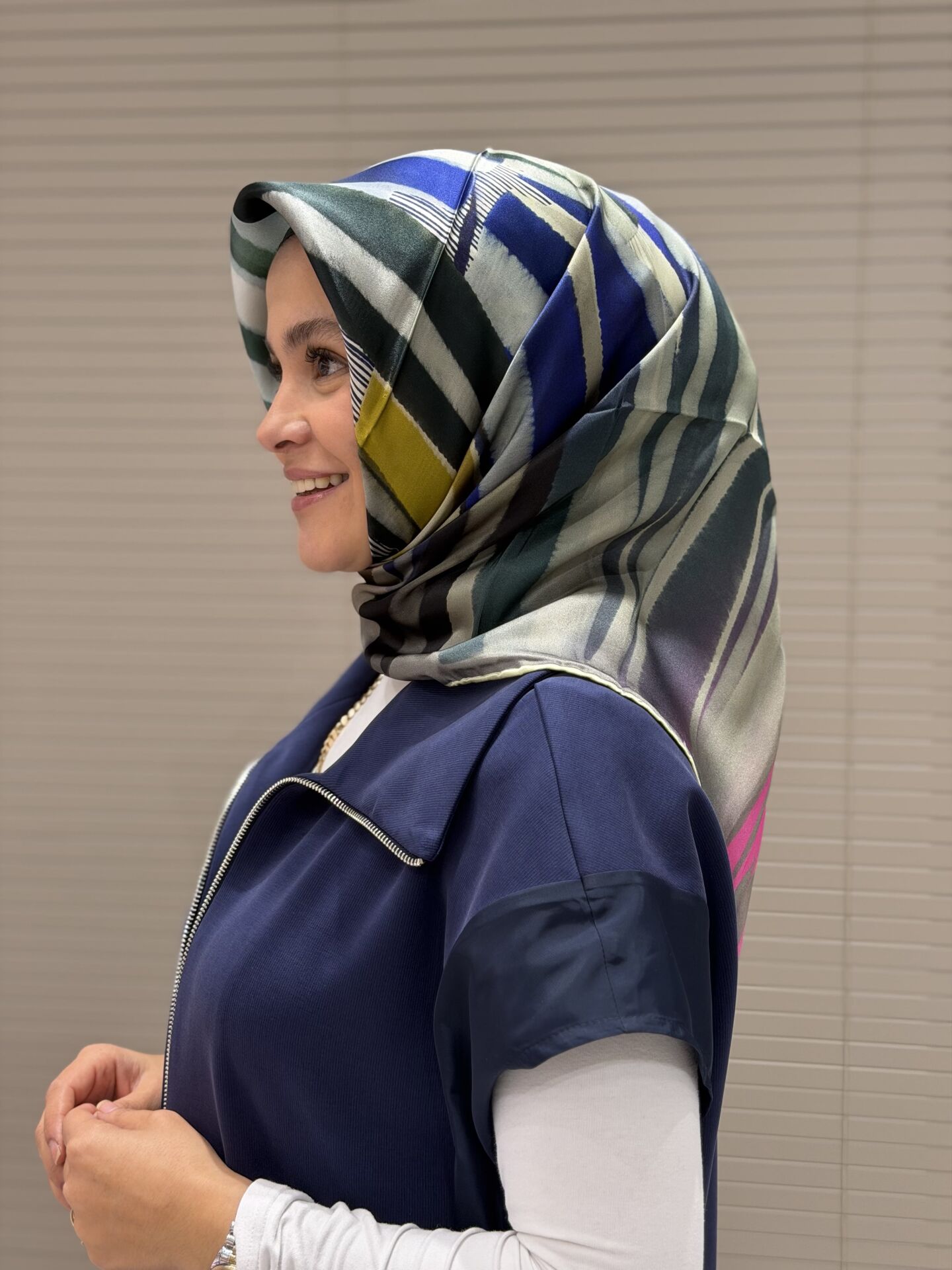 AKER SURA İPEK EŞARP