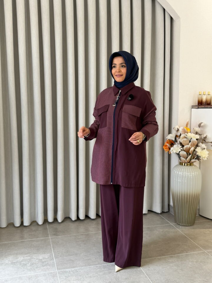 TIĞ TRİKO ÇİZGİLİ CAHRM AKSESUARLI PANTOLONLU TAKIM BORDO