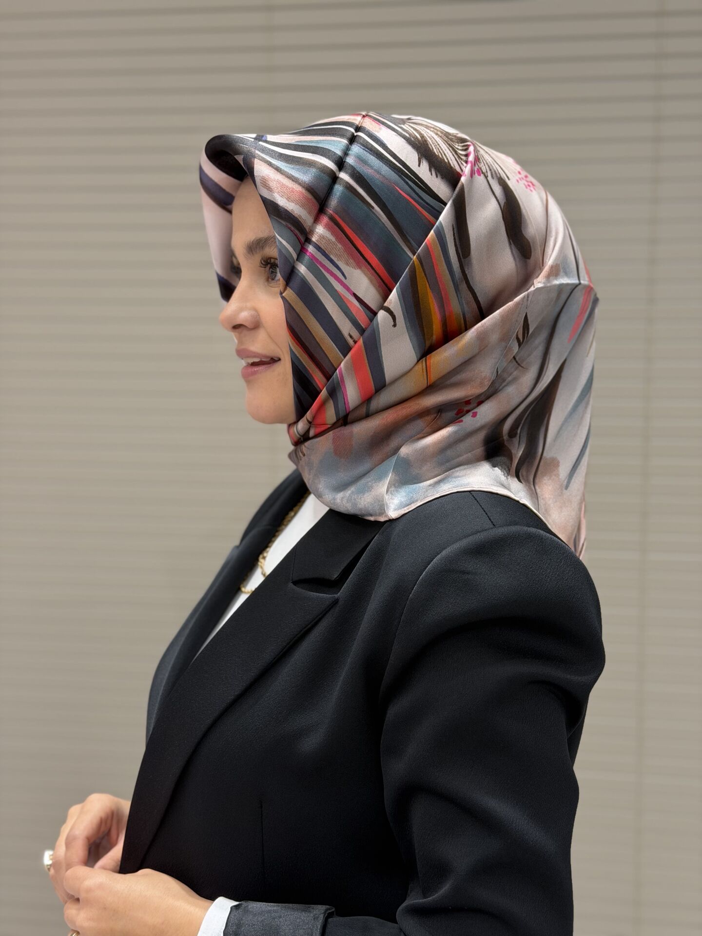 AKER SURA İPEK EŞARP