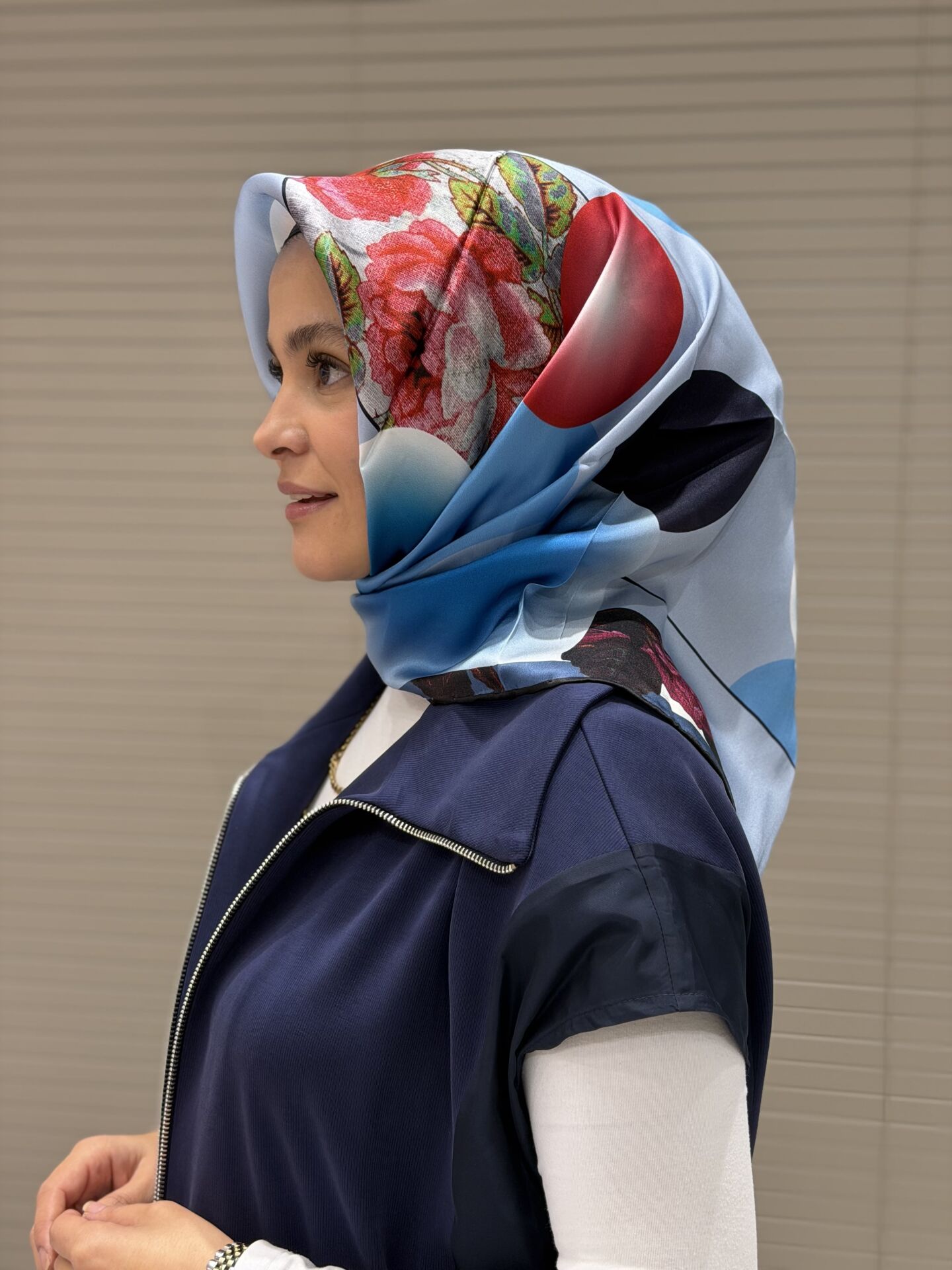 AKER SURA İPEK EŞARP