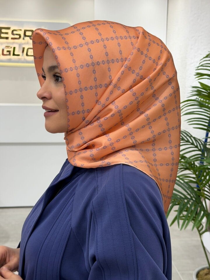 AKER SURA İPEK EŞARP