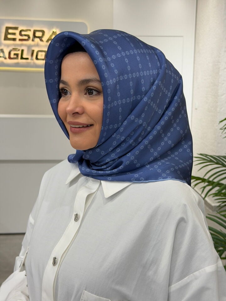 AKER SURA İPEK EŞARP