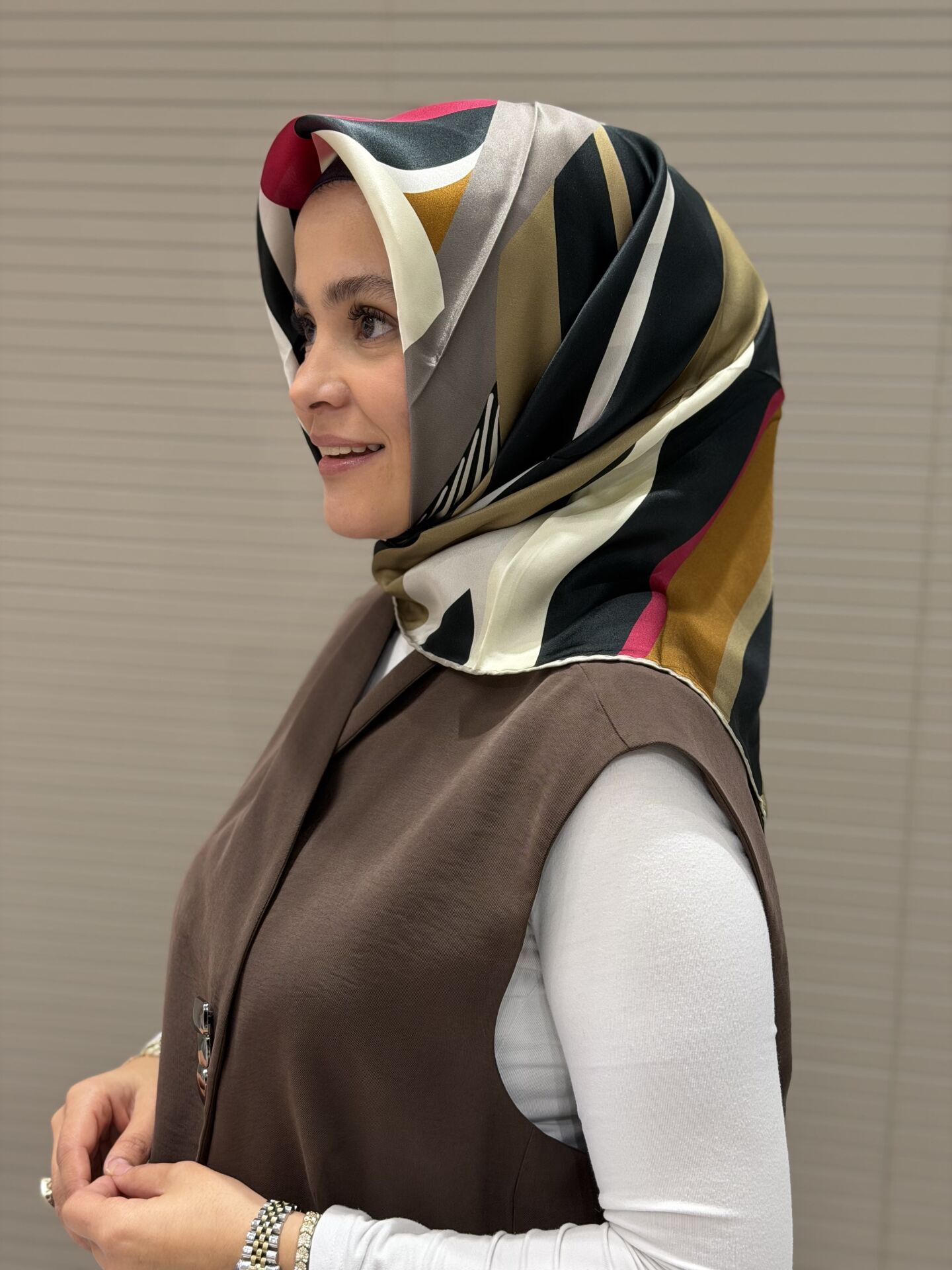 AKER SURA İPEK EŞARP