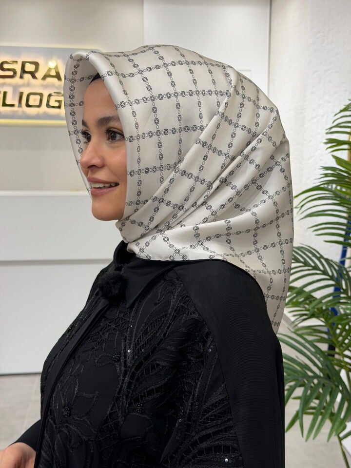 AKER SURA İPEK EŞARP