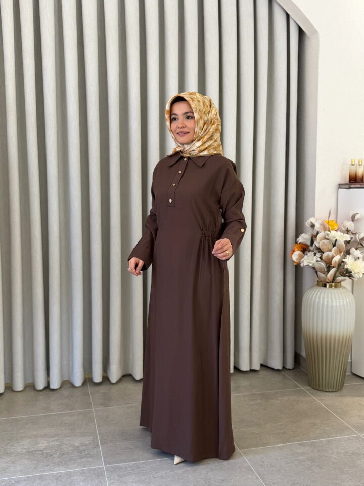 KADO BELİ LASTİK DETAYLI ELBİSE KAHVERENGİ