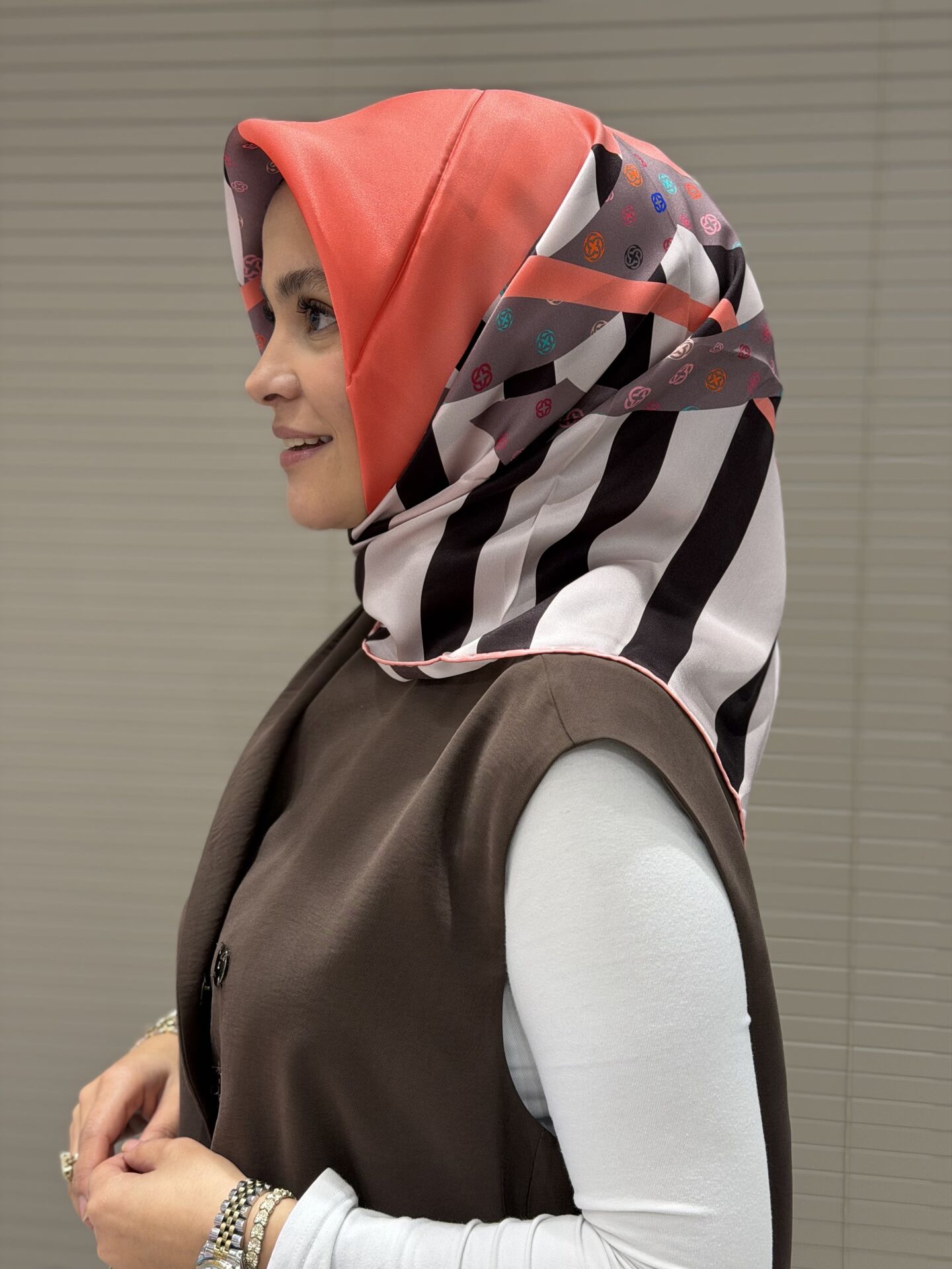 AKER SURA İPEK EŞARP