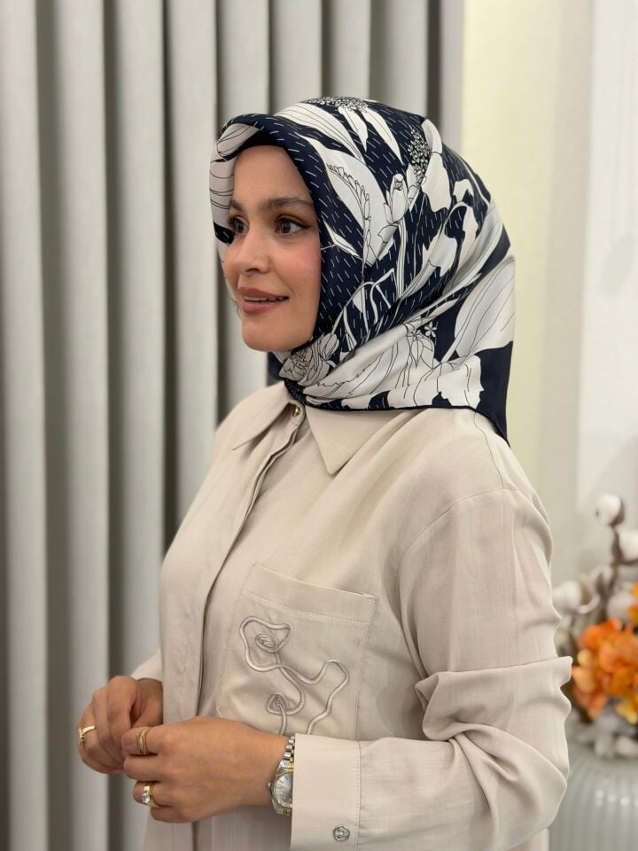 AKER SURA İPEK EŞARP