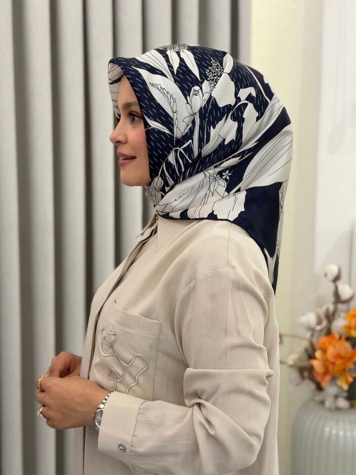 AKER SURA İPEK EŞARP
