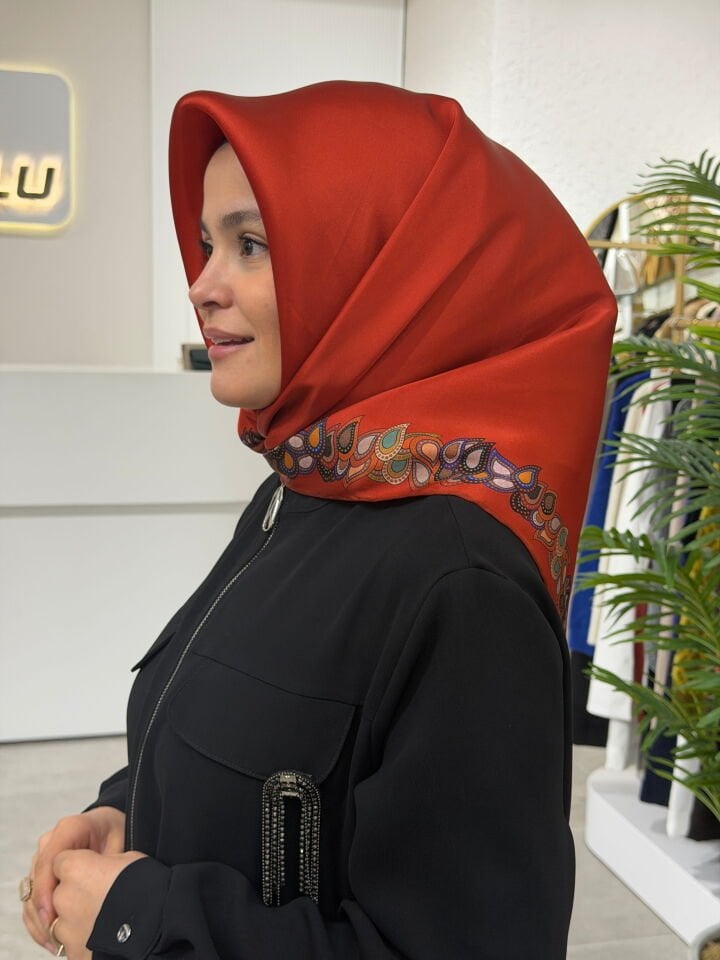 LA BOUTİQUE SURA İPEK EŞARP