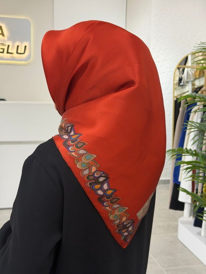 LA BOUTİQUE SURA İPEK EŞARP