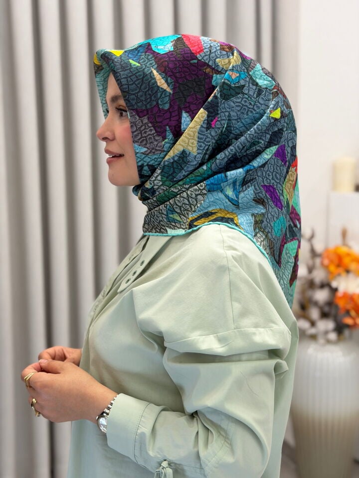 AKER SURA İPEK EŞARP