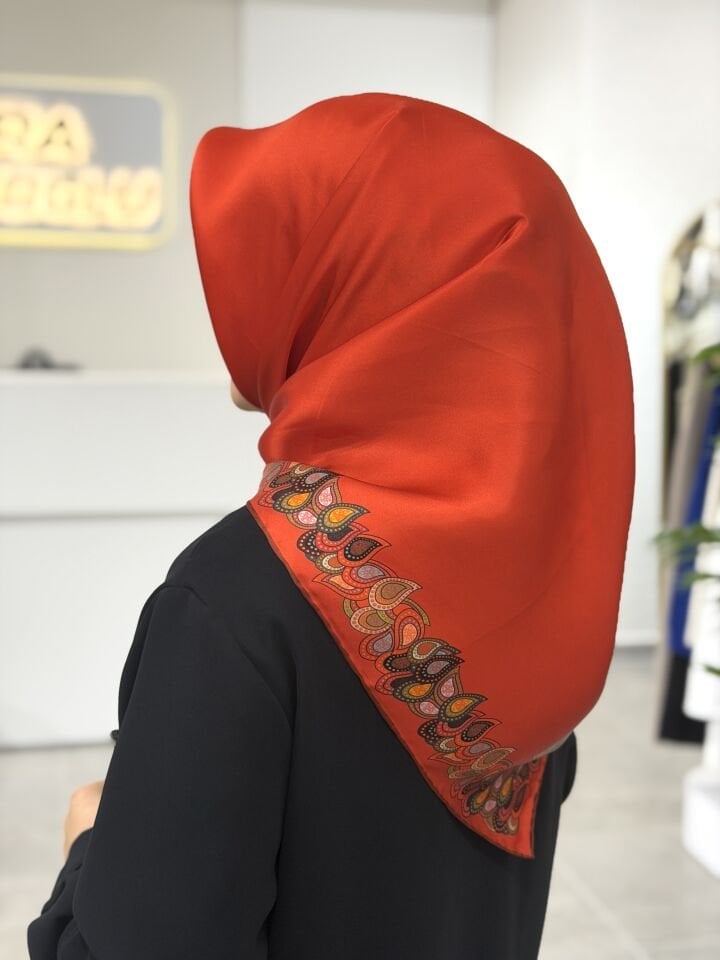 LA BOUTİQUE SURA İPEK EŞARP