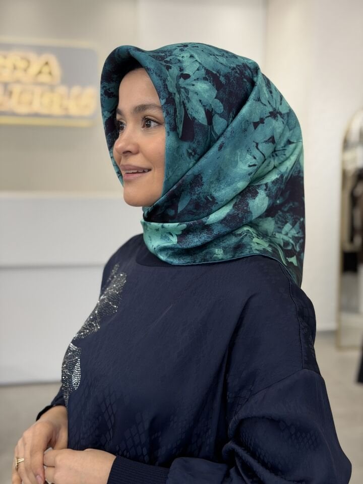 AKER SURA İPEK EŞARP