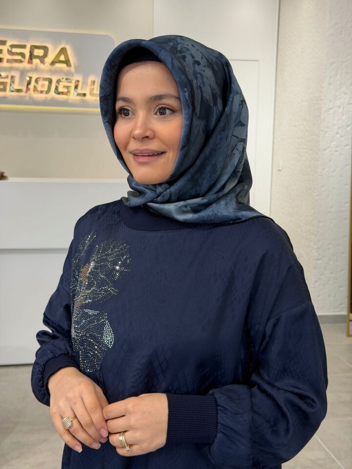 AKER SURA İPEK EŞARP