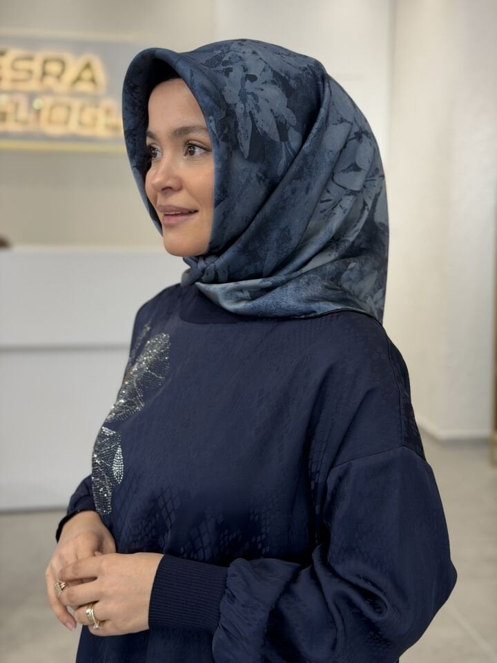 AKER SURA İPEK EŞARP