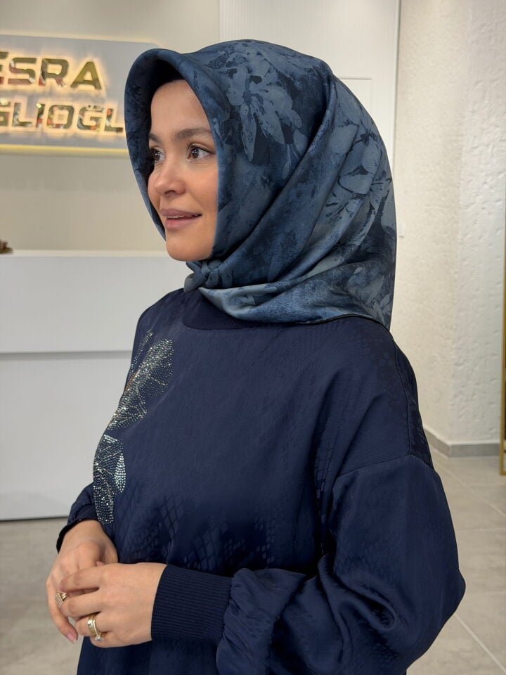 AKER SURA İPEK EŞARP