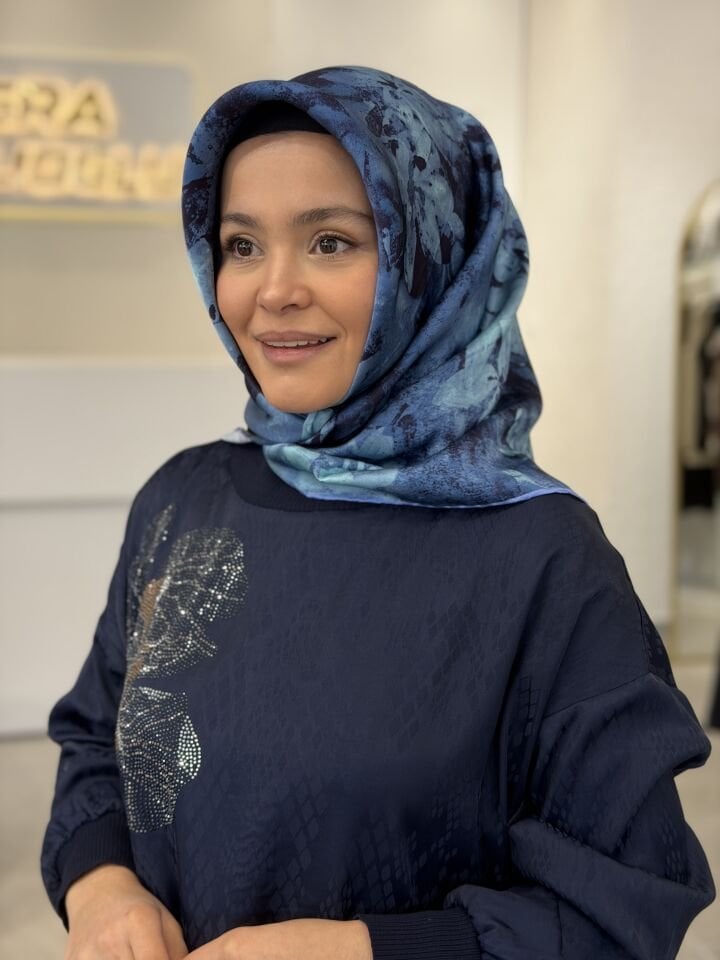 AKER SURA İPEK EŞARP