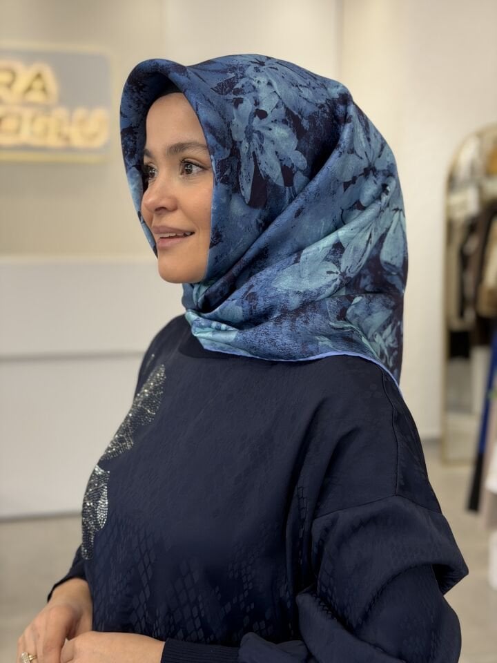 AKER SURA İPEK EŞARP