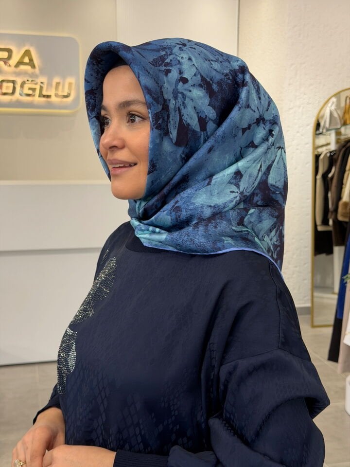 AKER SURA İPEK EŞARP