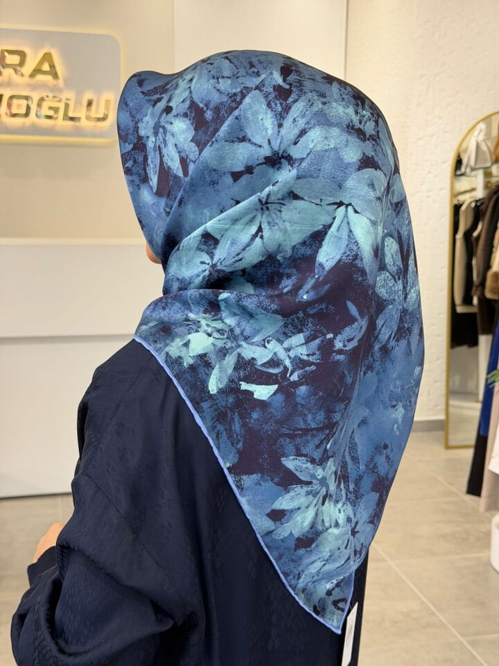 AKER SURA İPEK EŞARP