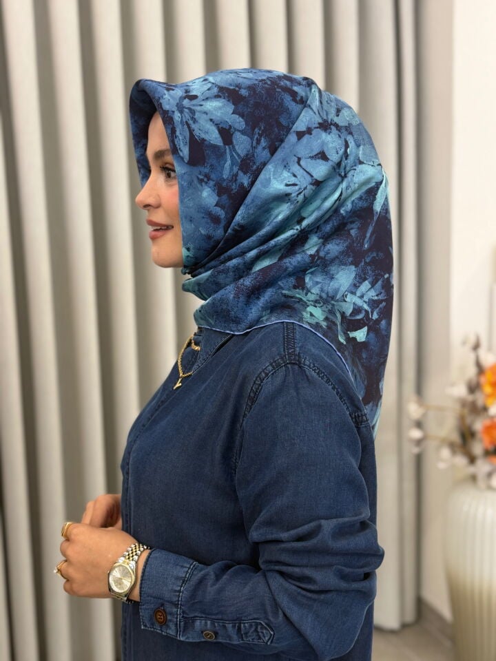 AKER SURA İPEK EŞARP