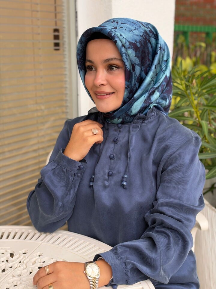 AKER SURA İPEK EŞARP