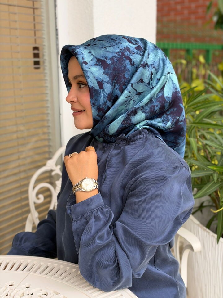AKER SURA İPEK EŞARP