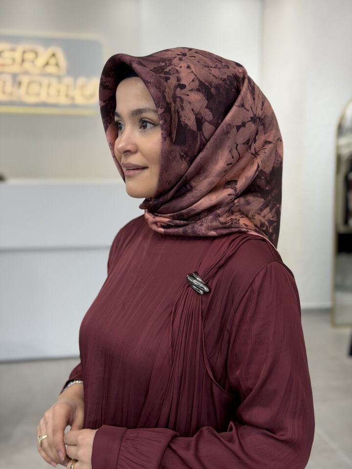 AKER SURA İPEK EŞARP