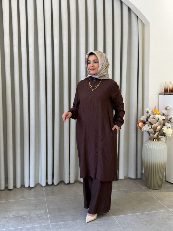 ARMİNE TREND ÇİLEK KUMAŞ TAM BOY TUNİK KAHVERENGİ