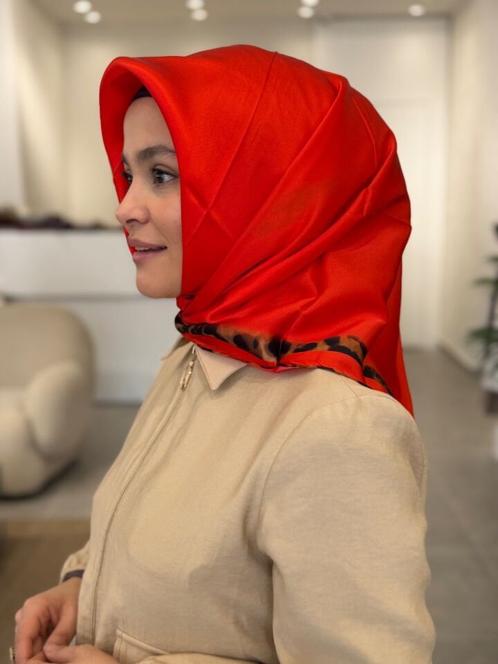 LA BOUTİQUE SURA İPEK EŞARP