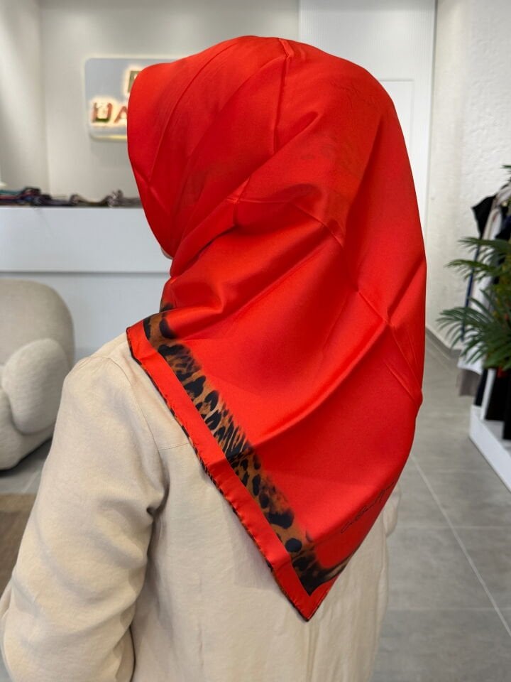 LA BOUTİQUE SURA İPEK EŞARP