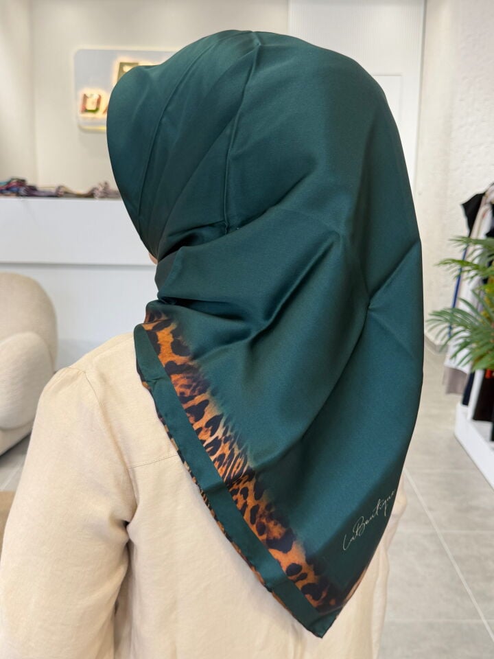 LA BOUTİQUE SURA İPEK EŞARP