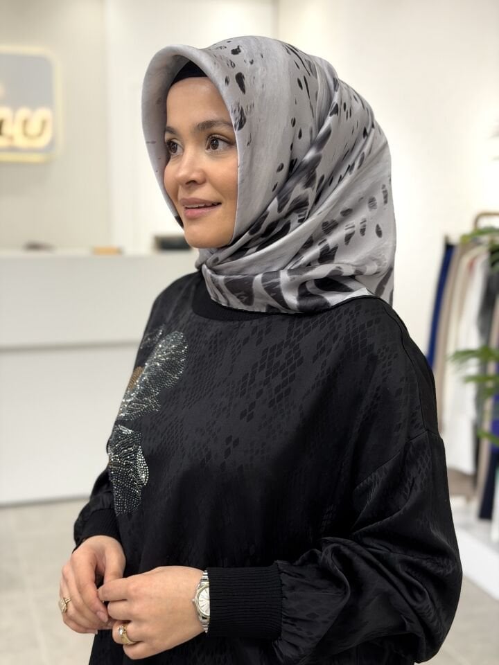 AKER SURA İPEK EŞARP