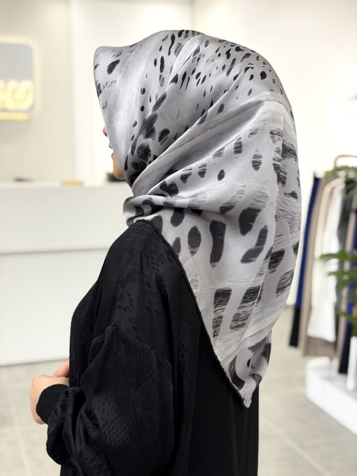 AKER SURA İPEK EŞARP