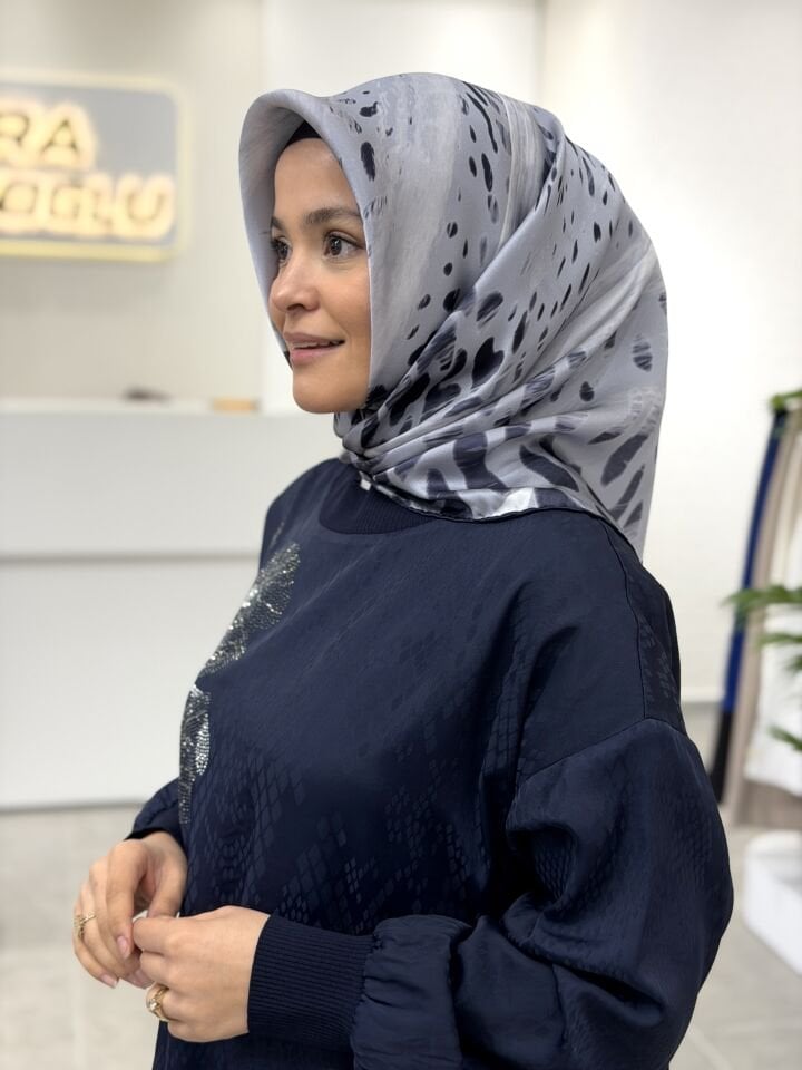 AKER SURA İPEK EŞARP