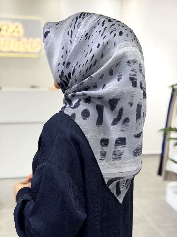 AKER SURA İPEK EŞARP