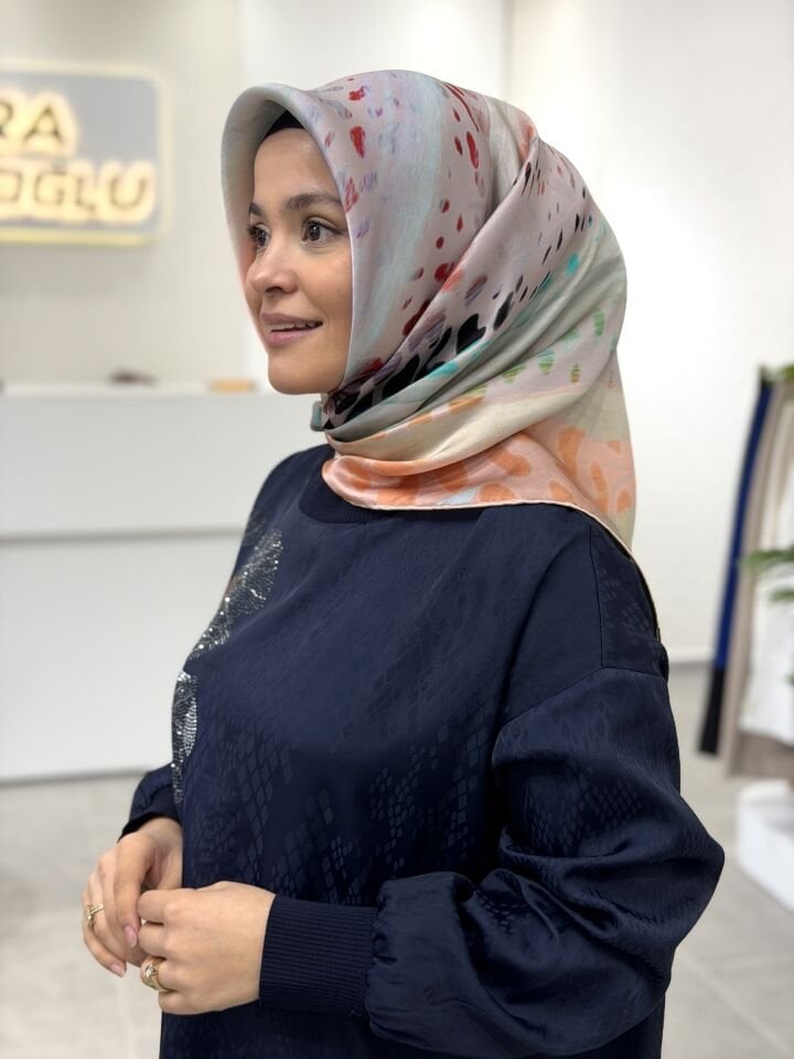 AKER SURA İPEK EŞARP