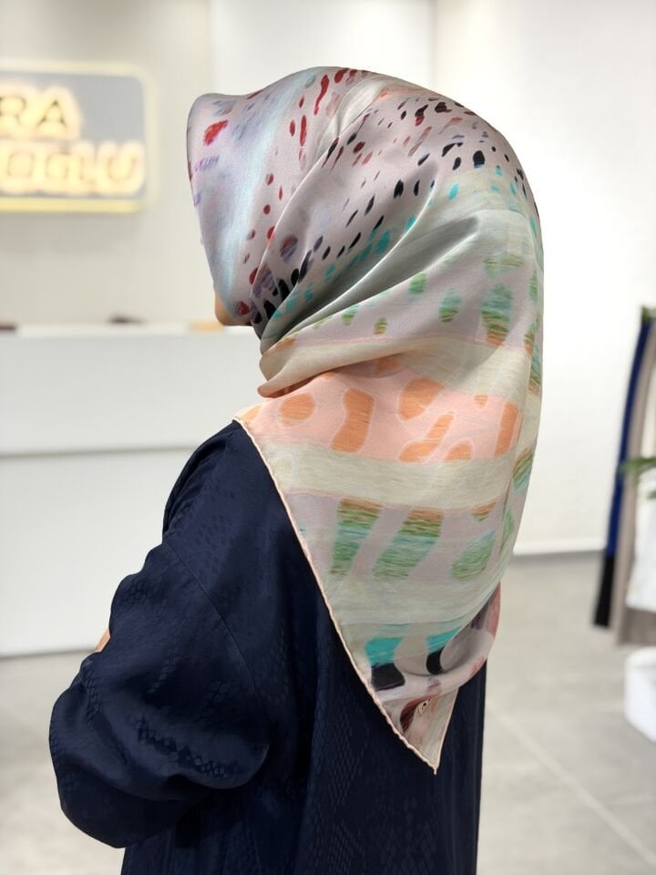 AKER SURA İPEK EŞARP