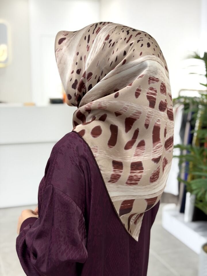 AKER SURA İPEK EŞARP