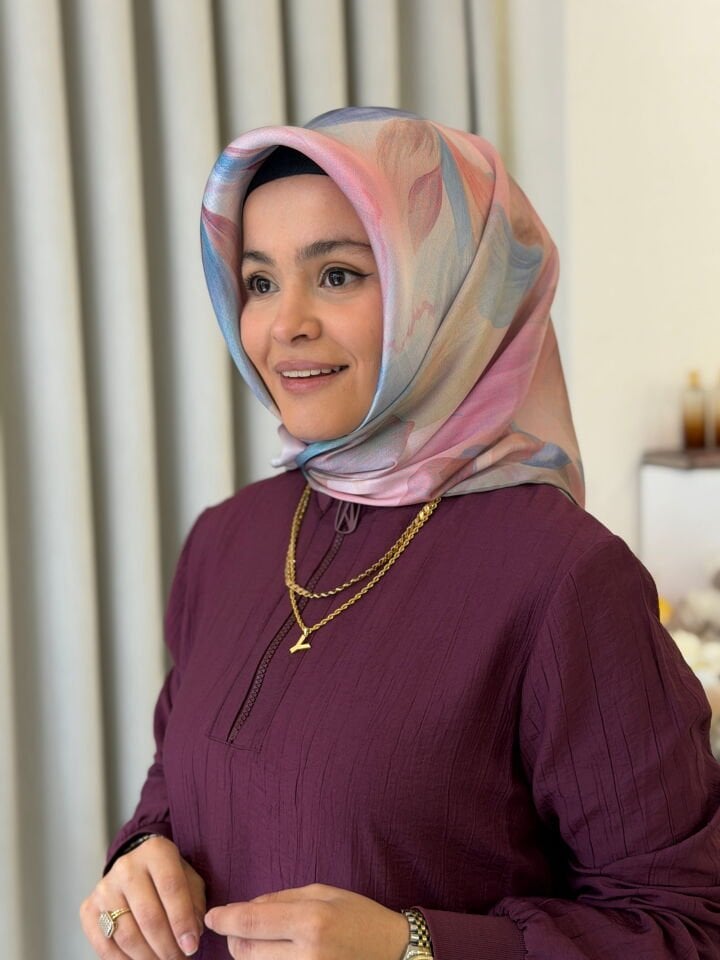 ARMİNE SURA İPEK EŞARP