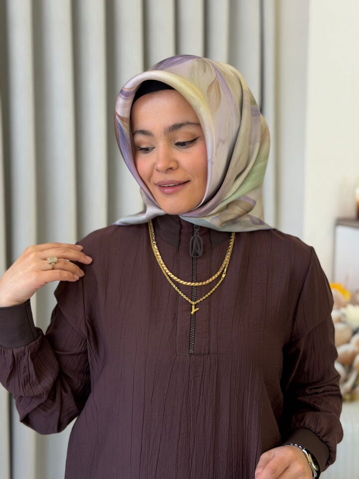 ARMİNE SURA İPEK EŞARP