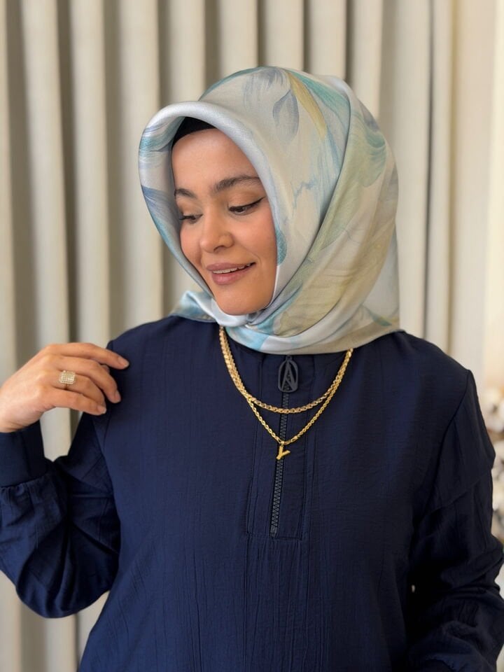 ARMİNE SURA İPEK EŞARP