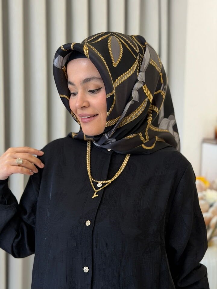 ARMİNE SURA İPEK EŞARP