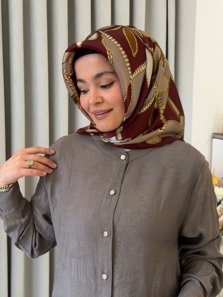 ARMİNE SURA İPEK EŞARP