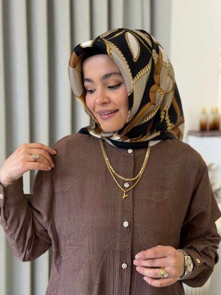 ARMİNE SURA İPEK EŞARP