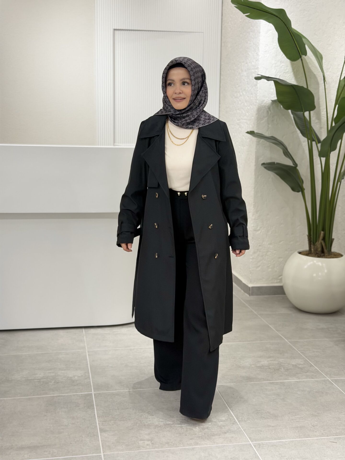 ESRA DAĞLIOĞLU TRENÇKOT SİYAH