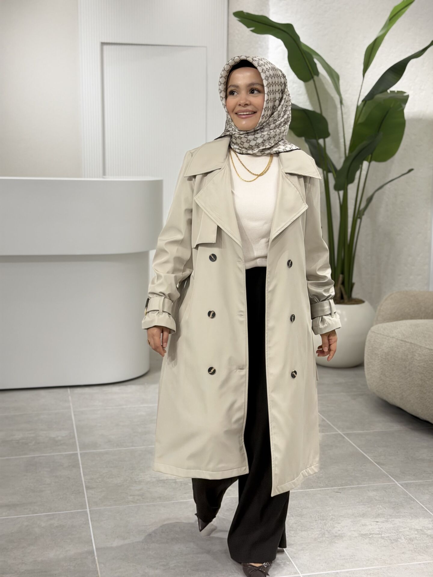 ESRA DAĞLIOĞLU TRENÇKOT TAŞ