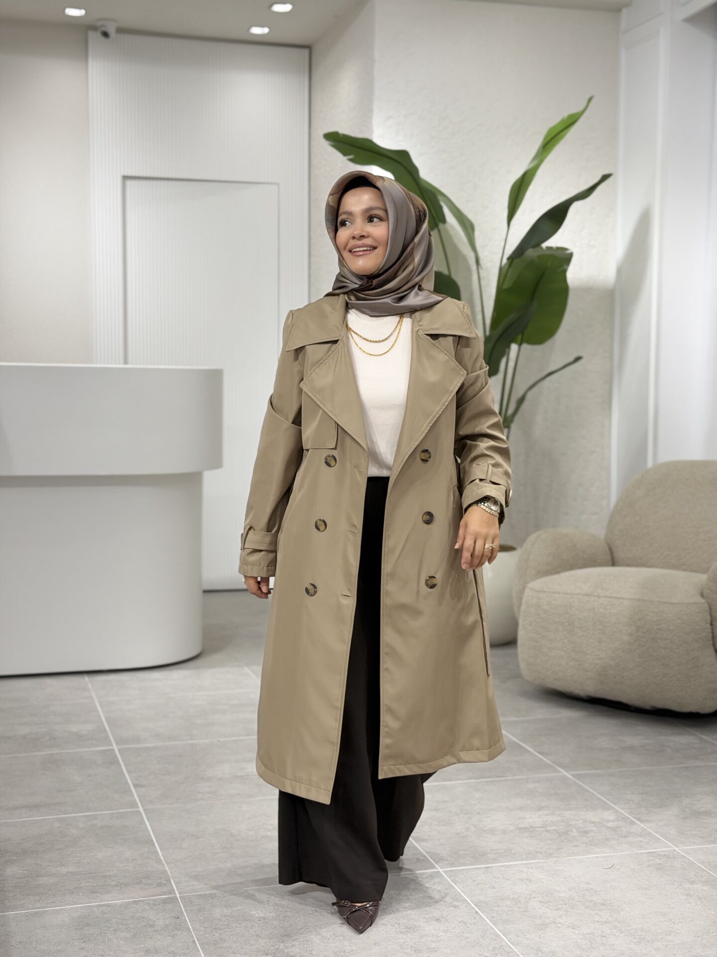 ESRA DAĞLIOĞLU TRENÇKOT VİZON