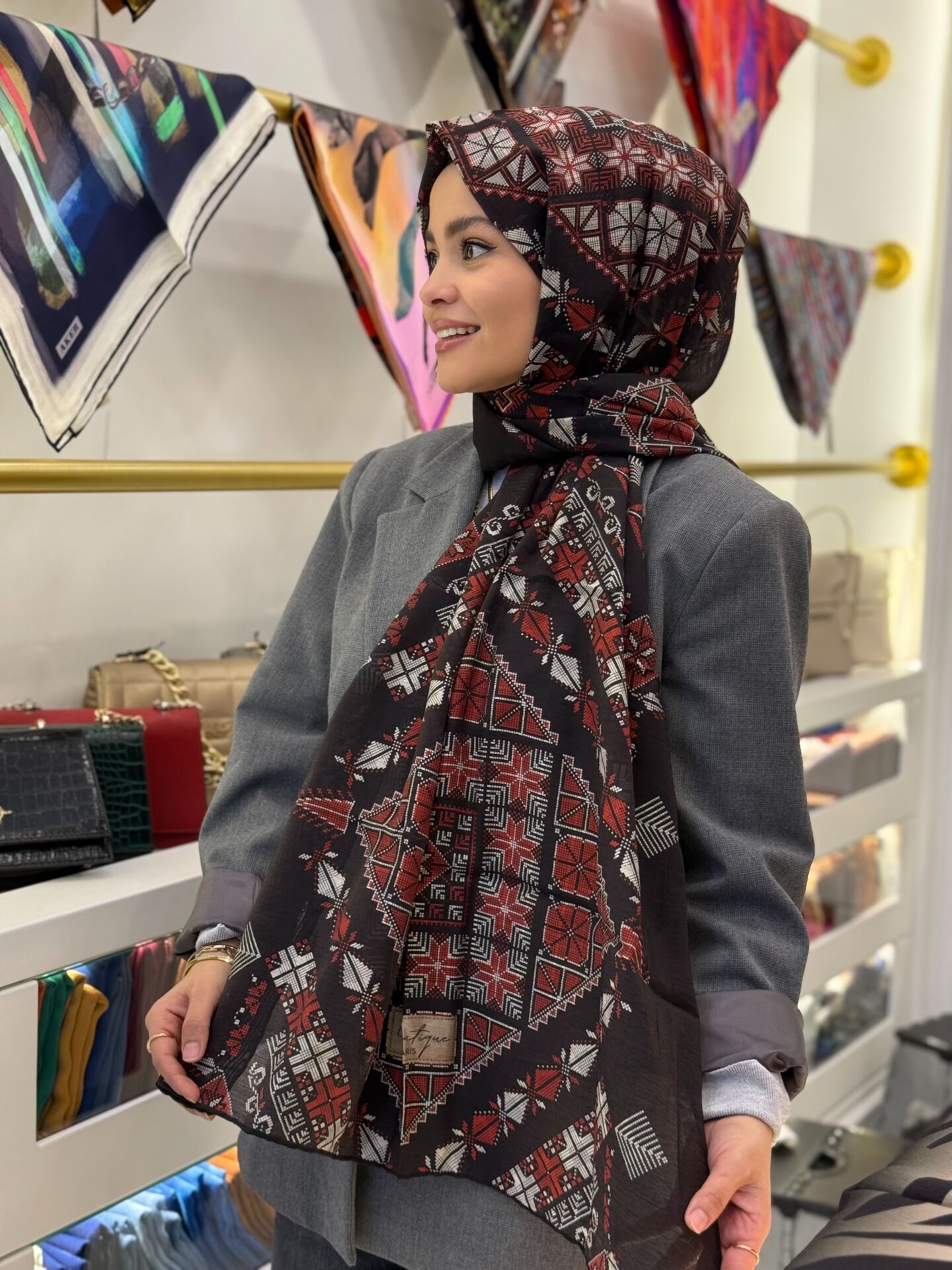 LA BOUTİQUE YAZ SERİNLİĞİ ŞAL 70X190