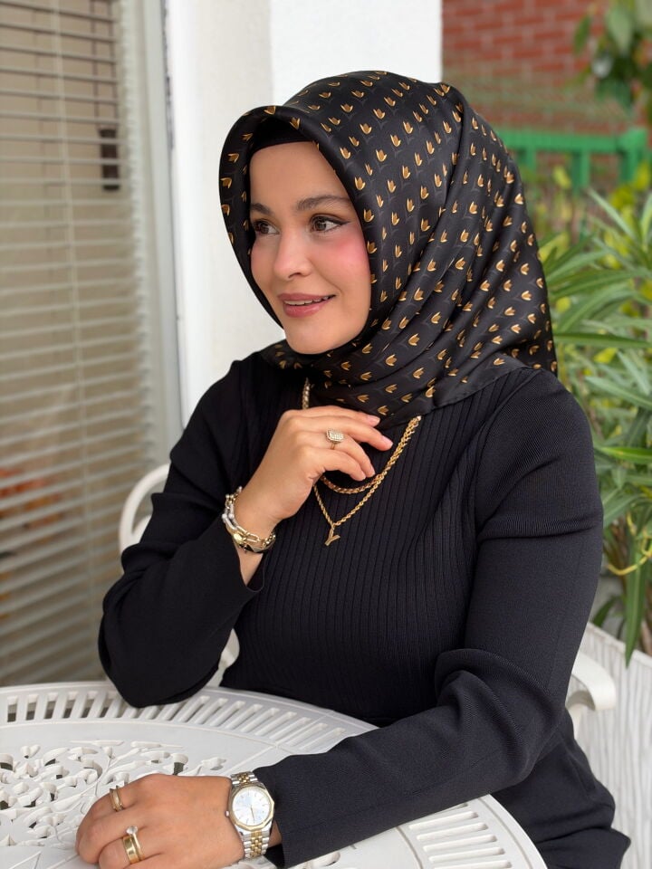 LA BOUTİQUE SURA İPEK EŞARP